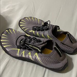 NWOT Hike Footwear Barefoot Shoes Quick Dry Lightweight Gray Yellow Sz 9.5 EU 43